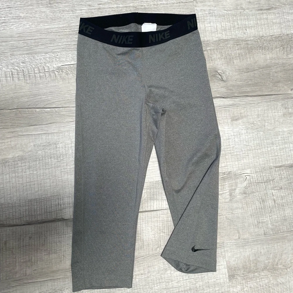 Nike Grey Cropped‎ Leggings